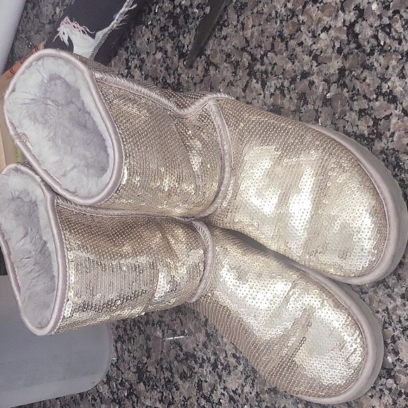 Sparkle uggs - Picture 1 of 4